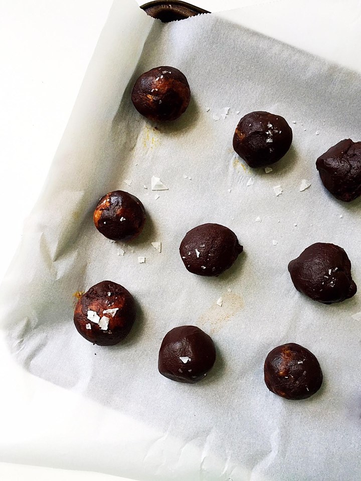 Vegan Gf Raw Salted Chocolate Date Caramels Whisk Shout