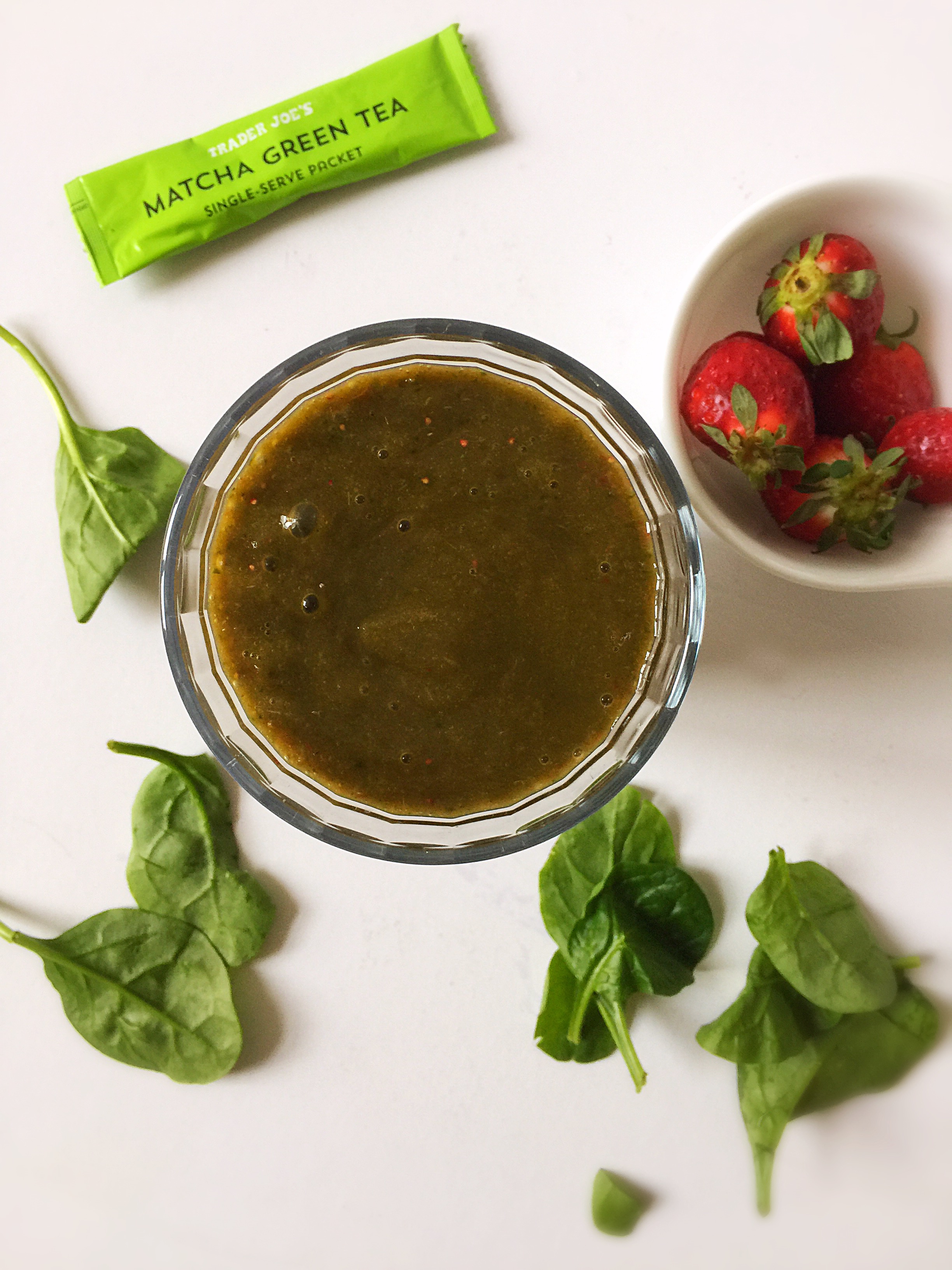 Grapefruit Matcha Green Smoothie | Whisk and Shout